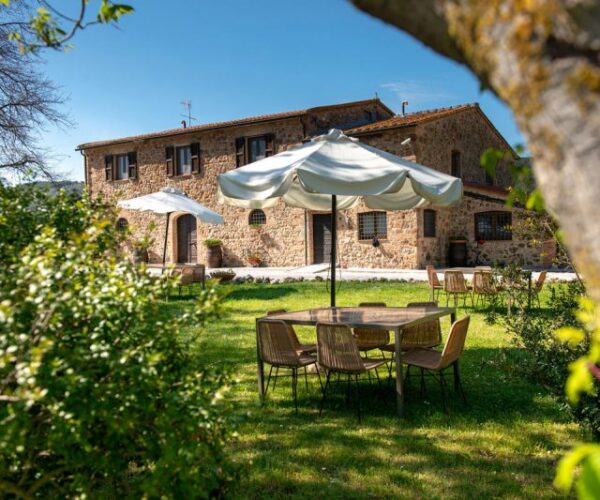 Giardino attrezzato nel Podere Lame a Tenuta Il Cicalino